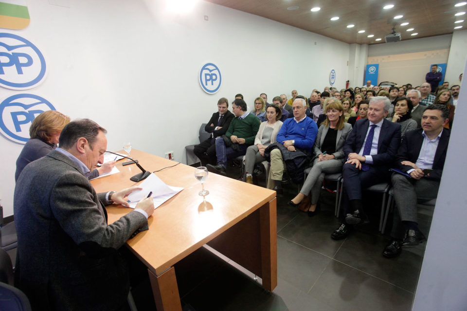 Imagen de la reunión de la Junta Directiva Regional del PP. / CLARA LARREA