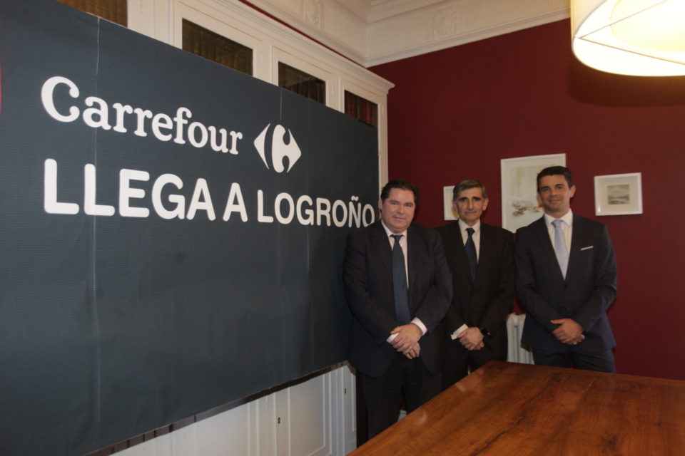 Responsables de Carrefour informaron este lunes de las características del nuevo hipermercado. /INGRID