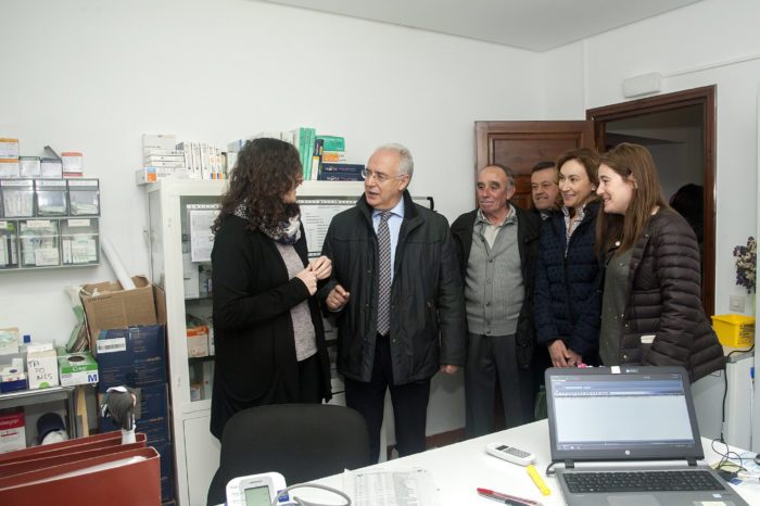 José Ignacio Ceniceros visita el centro de salud de Rodezno