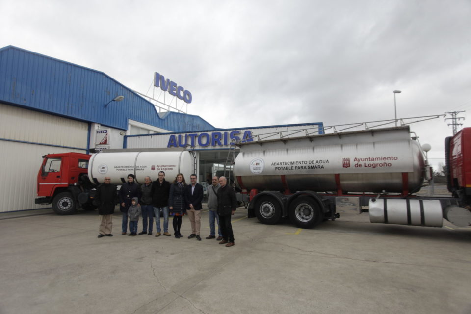 El acto de entrega de los camiones tuvo lugar en Autorisa, concesionario Iveco. /ingrid
