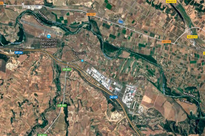 Un herido al chocar un coche y un camión en la N-232