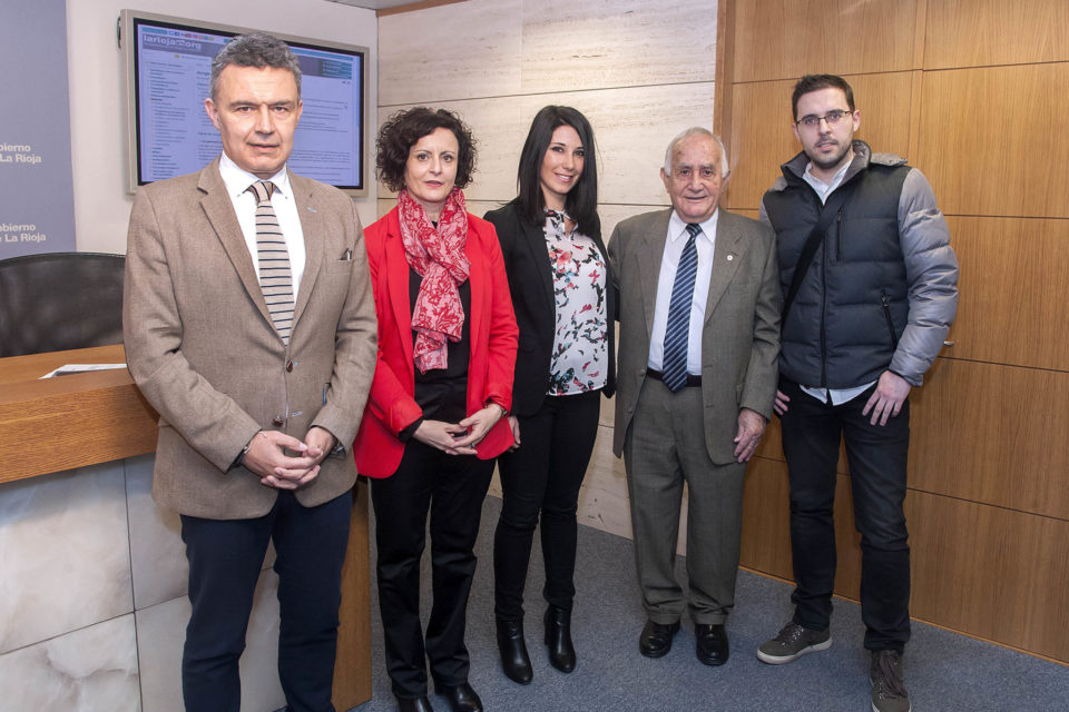 Responsables del Gobierno de La Rioja y de Cruz Roja. /NR