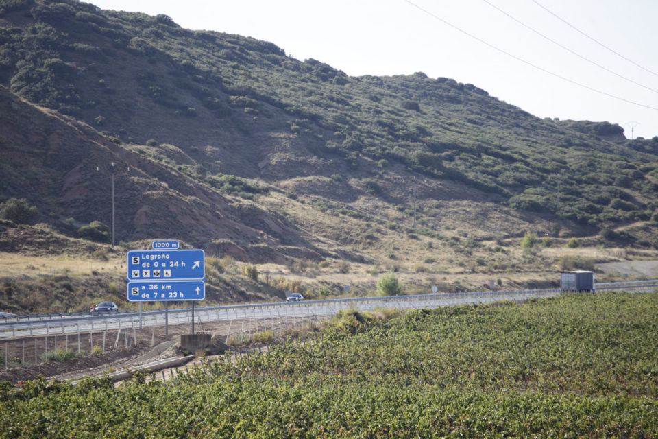 Tramo de la autopista próximo a la capital riojana. / Ingrid