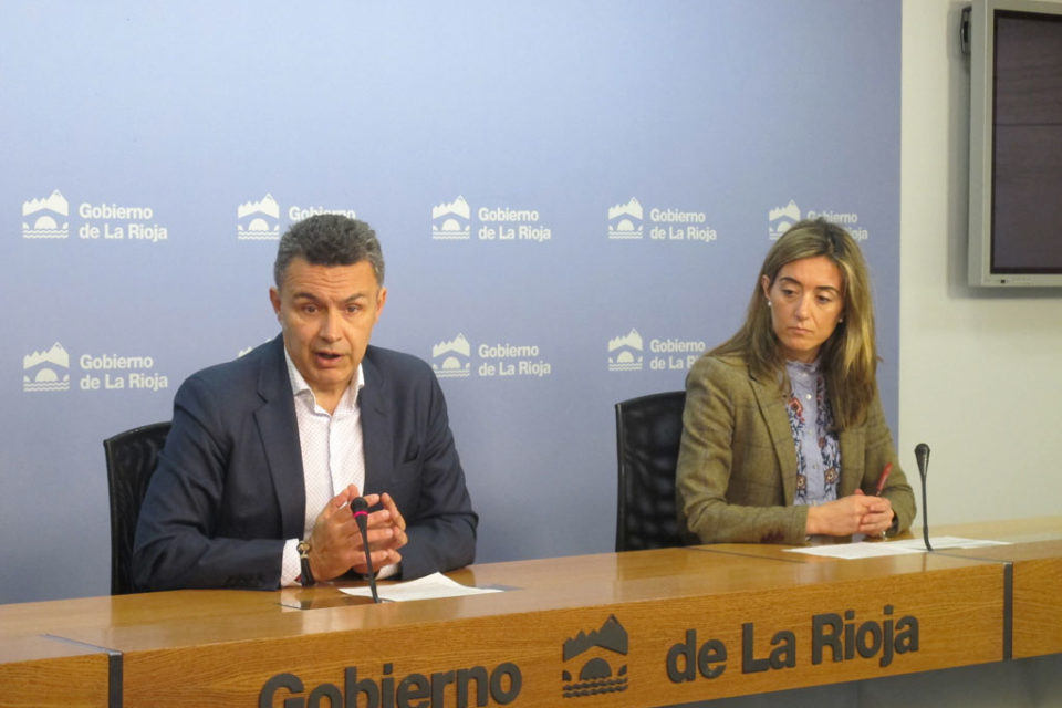 Conrado Escobar y Cristina Maiso, en rueda de prensa. / NR