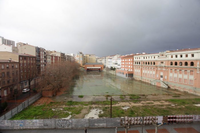 El PP critica la "paralización" de Maristas y plantea medidas para dinamizar las 100 Tiendas