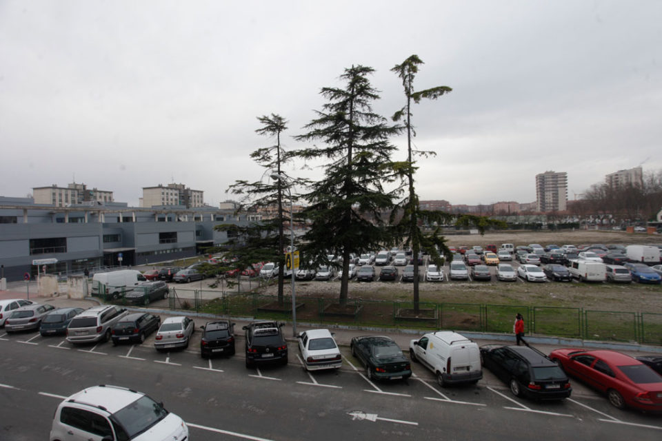 Antiguoo parking que se habilitó antes de construir la Escuela de Enfermería. / Ingrid