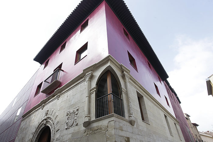 El Ayuntamiento convoca las plazas de director del Centro del Rioja y de Actividades Culturales