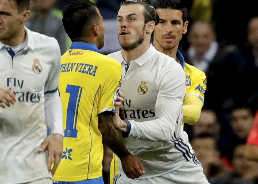 El galés, en la acción que le valió la cartulina roja. /EFE