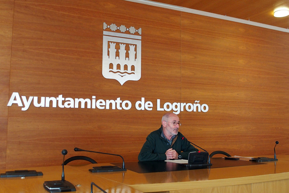 El concejal de Medio Ambiente, Jesús Ruiz Tutor, en rueda de prensa. / NR