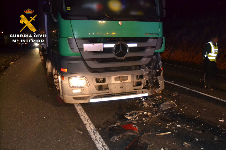 Uno de los camiones implicados en uno de los accidentes. / Guardia Civil