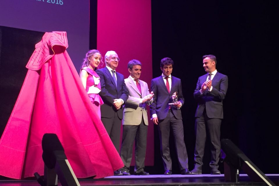 Momento de la entrega de los premios./ NR