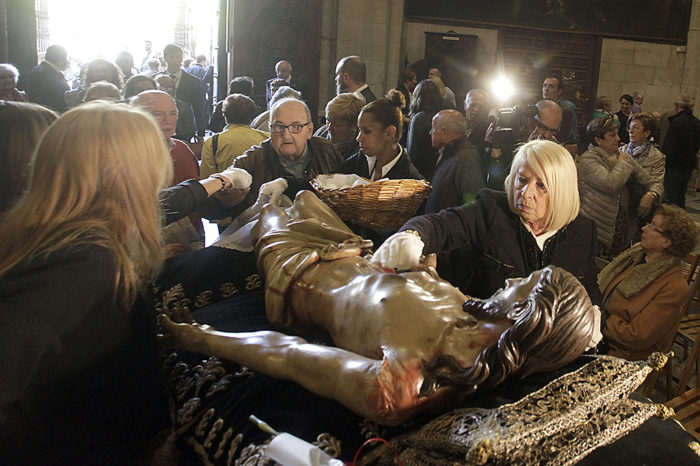 Fervor ante el Santo Sepulcro