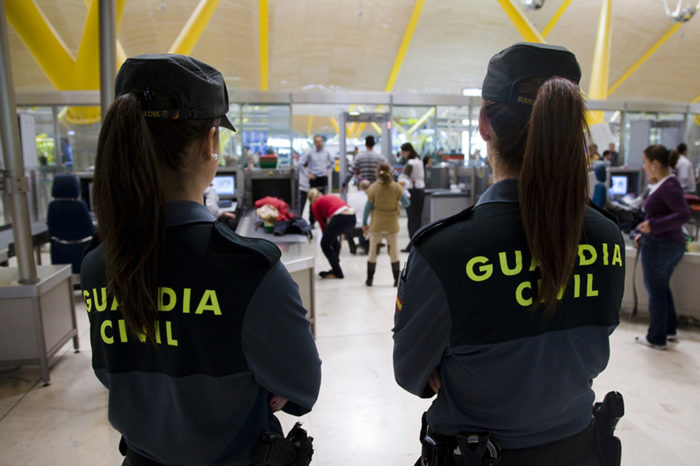 La Guardia Civil recomienda no divulgar por redes sociales el destino de las vacaciones y desactivar la geolocalización