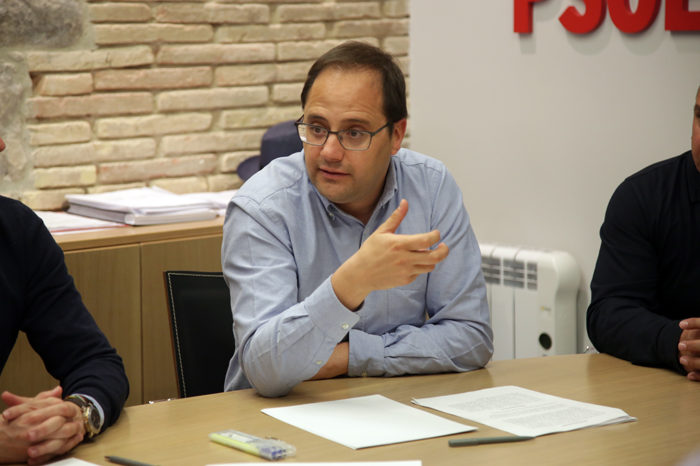 Luena pide a Ceniceros que cuente y pregunte cómo se pagó la sede del PP