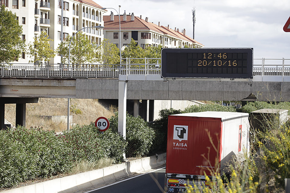 Cámara que vigila el uso del cinturón en la LO-20. / Ingrid