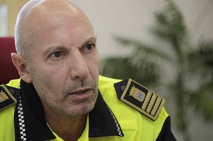 El PP se queda solo en la defensa del jefe de la Policía Local, aunque el pleno rechaza su cese