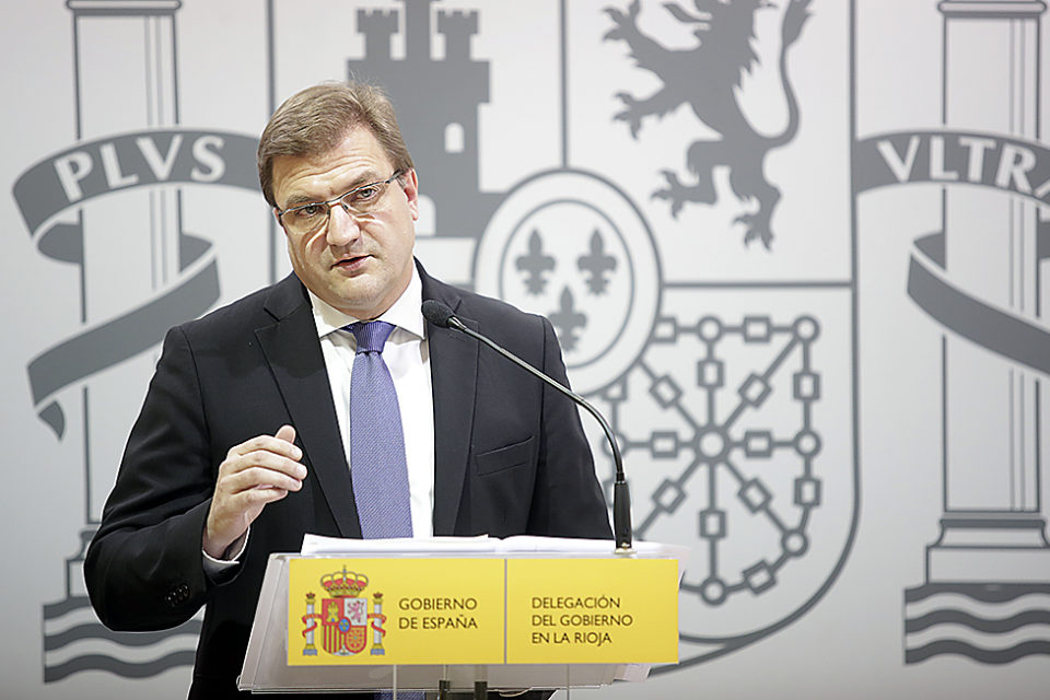 El delegado del Gobierno, Alberto Bretón, ofreció ayer detalles del borrador de los presupuestos. / CLARA LARREA