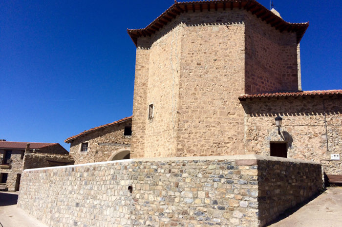 La iglesia de Torre en Cameros ya tiene nuevo muro de contención