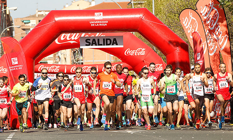 Diez mil atletas tomaron la salida en la carrera./ UR