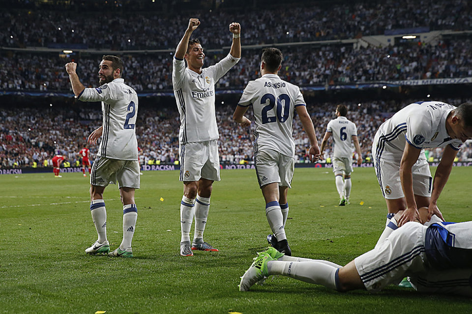 Los jugadores del Madrid celebran la victoria. /REUTERS