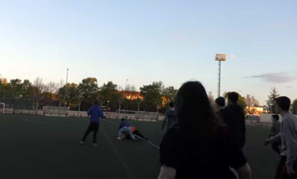 Imagen de la pelea tras el partido del sábado. / Youtube. soydelateja