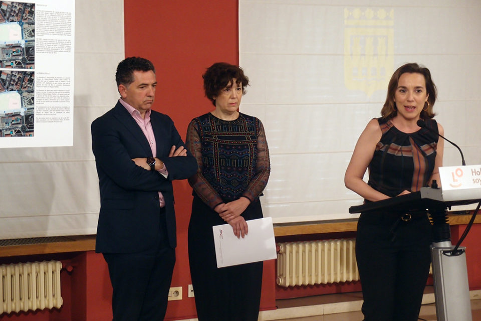 Carlos Cuevas, María Cruz Gutiérrez y Cuca Gamarra, en rueda de prensa. / NR