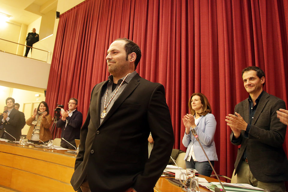Antonio Fuertes tomó posesión de su cargo como concejal del grupo municipal de Ciudadanos. /CLARA LARREA