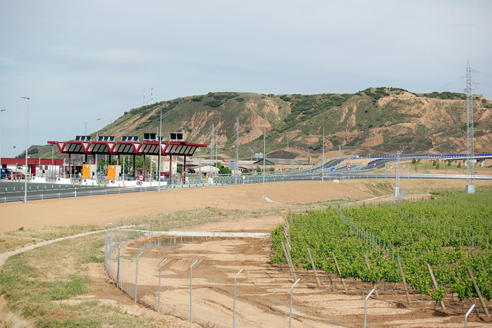 Nuevo peaje que da acceso a la autopista, antes de Recajo. / Clara Larrea