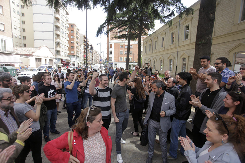 En un acto de la plataforma Stop Represión, Merino y Alberdi fueron recibidos entre aplausos en el Palacio de Justicia. /Ingrid