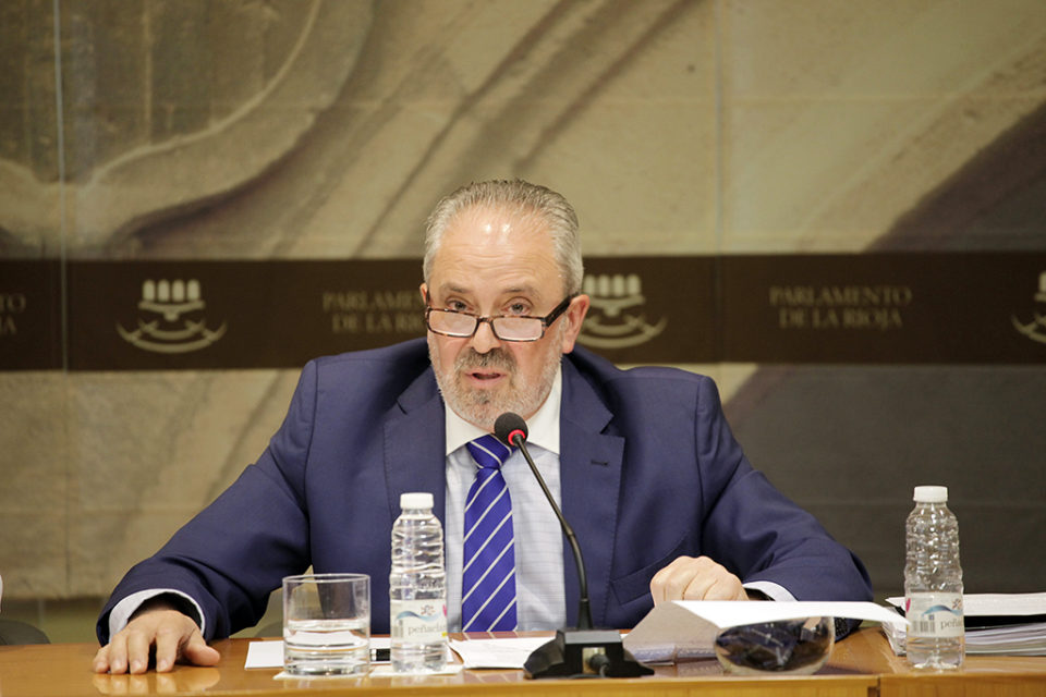 Nieto, durante su comparecencia en la comisión que investiga el contrato del parking del CIBIR. / Ingrid