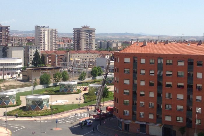 Corte puntual de tráfico en la calle Piquete por desprendimientos de un edificio