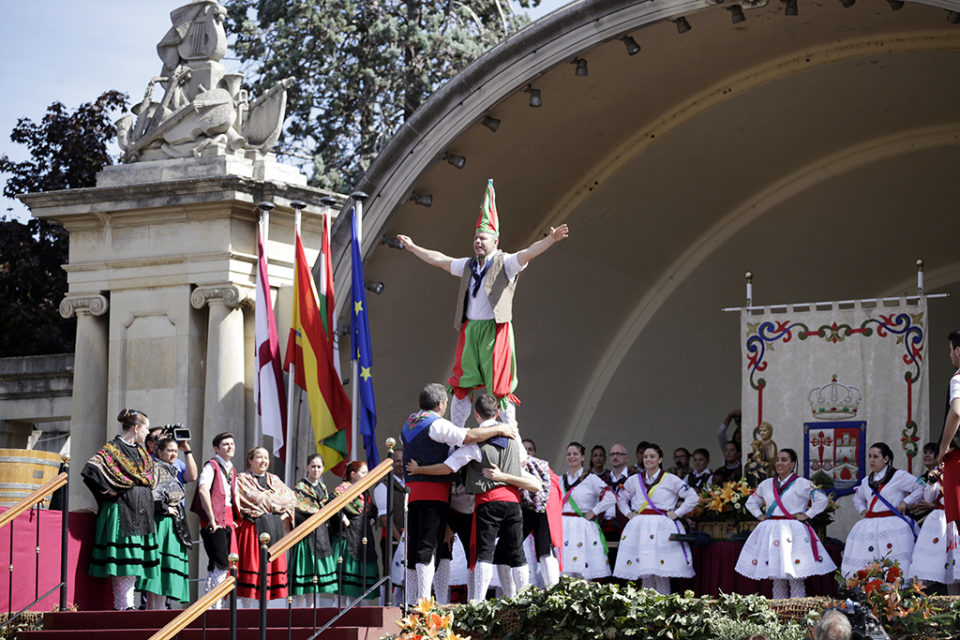 El Grupo Danzas de Logroño, en el Pisado de la Uva de 2016. / Ingrid