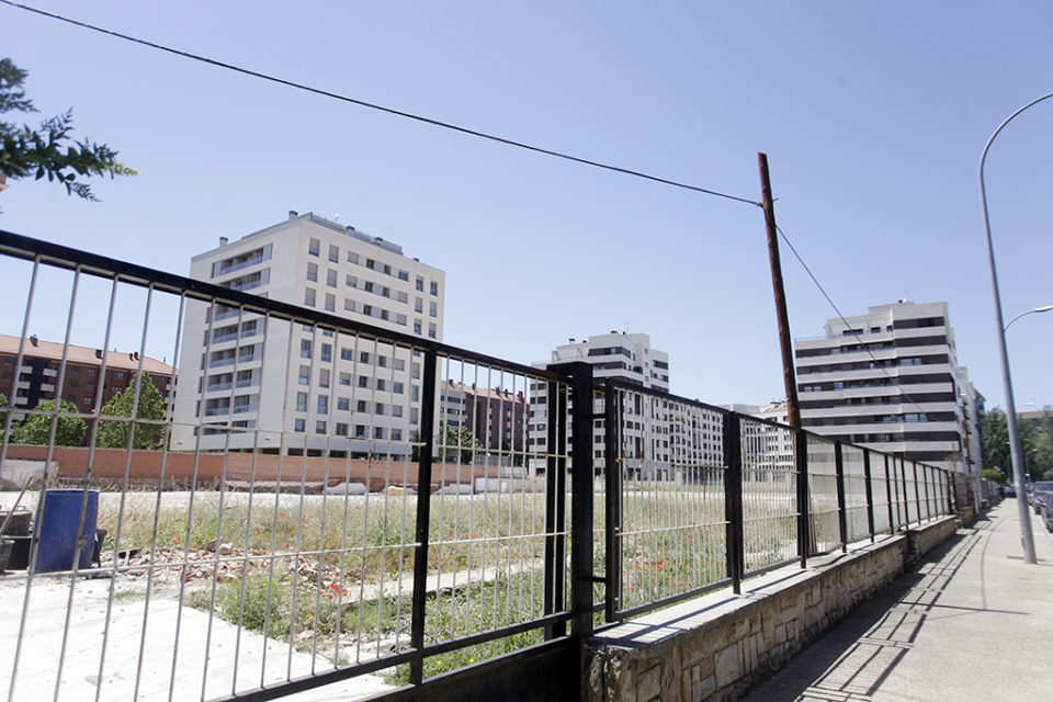 Zona de las antiguas naves industriales en Marqués de Larios donde se levantarán viviendas. / INGRID