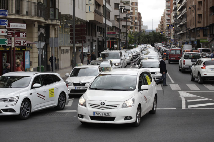 Los taxis riojanos, en huelga este martes