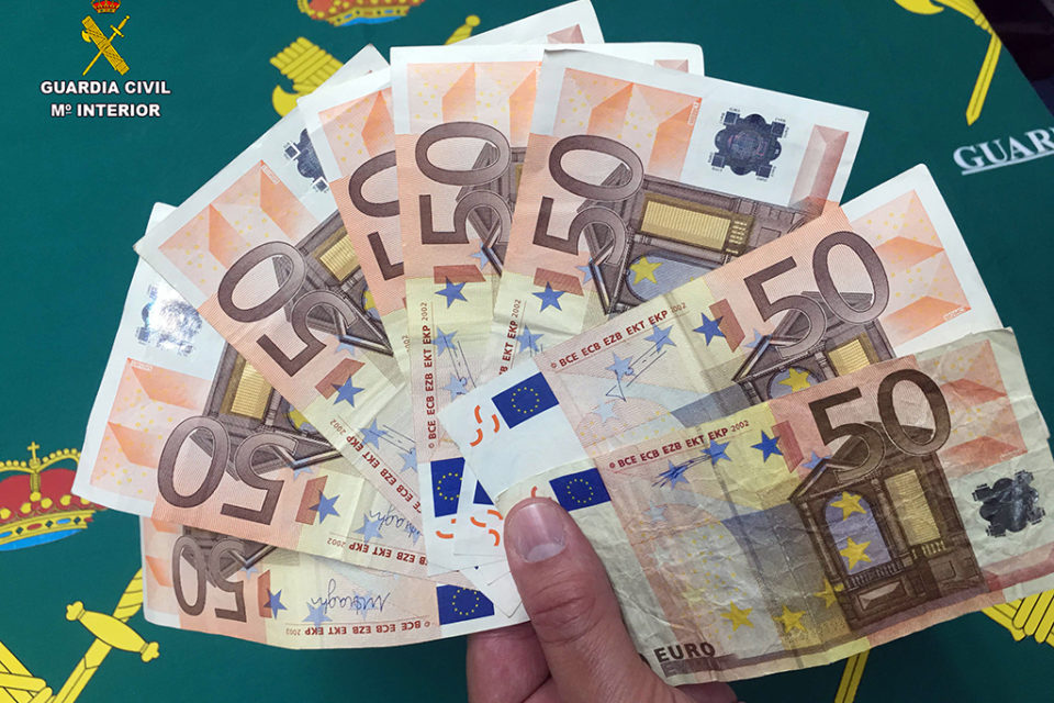 Billetes falsificados intervenidos por la Guardia Civil. / Guardia Civil