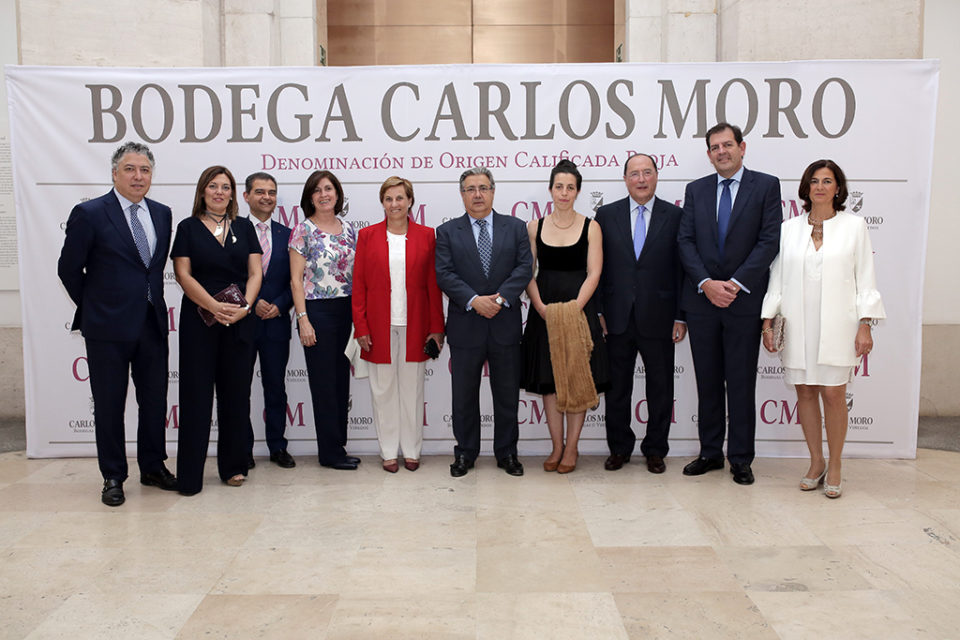 Responsables de la bodega e invitados a la presentación del nuevo vino. /NR