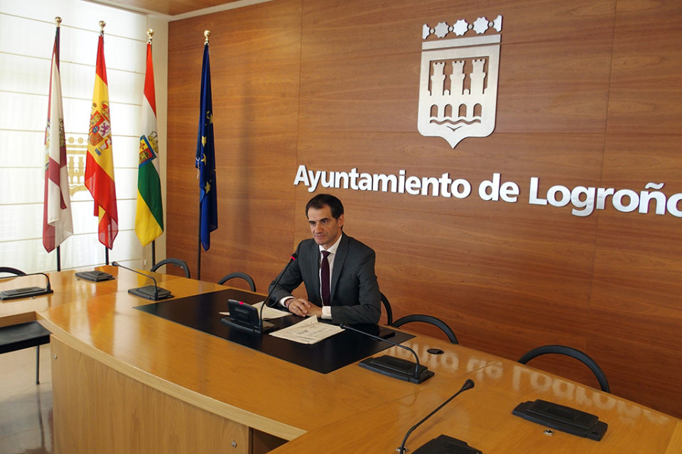 El portavoz del equipo de Gobierno, en la rueda de prensa de la Junta Local. / NR