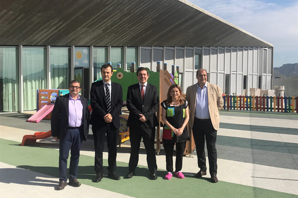 El consejero de Educación ha visitado las instalaciones de Las Luces. / NR