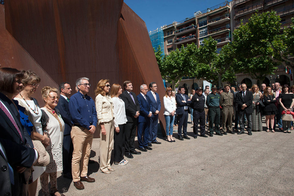 Concentración celebrada en el en el Monumento a las Víctimas del Terrorismo. / NR