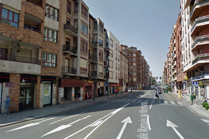 Un coche atropella a tres chicas en la calle Murrieta de Logroño