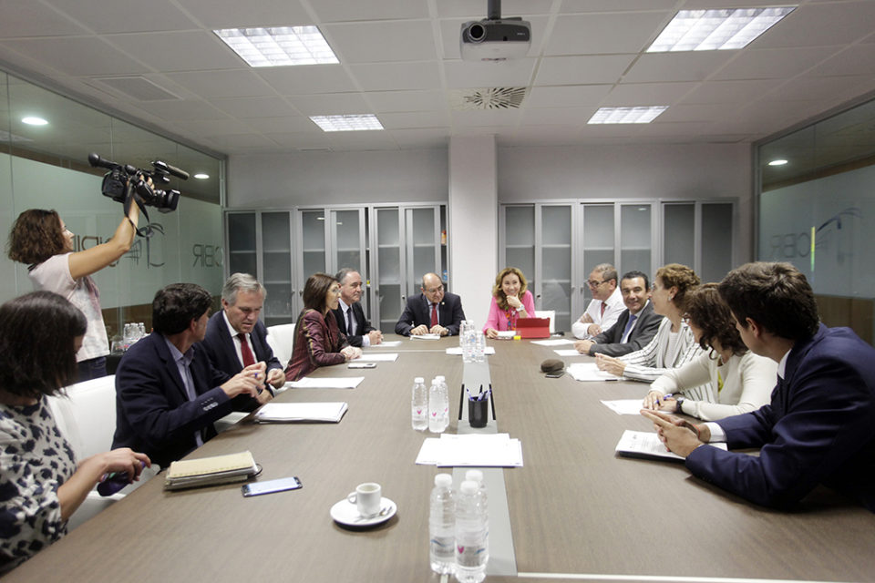 Reunión celebrada en Logroño de los responsables de los departamentos de Salud del País Vasco (izquierda) y La Rioja. / Ingrid