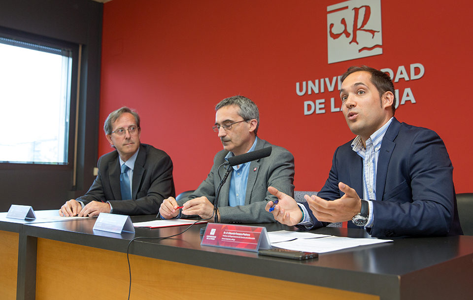 De izquierda a derecha, Carlos Piserra, Julio Rubio y Eduardo Fonseca, en la presentación de las conclusiones del estudio. /NR