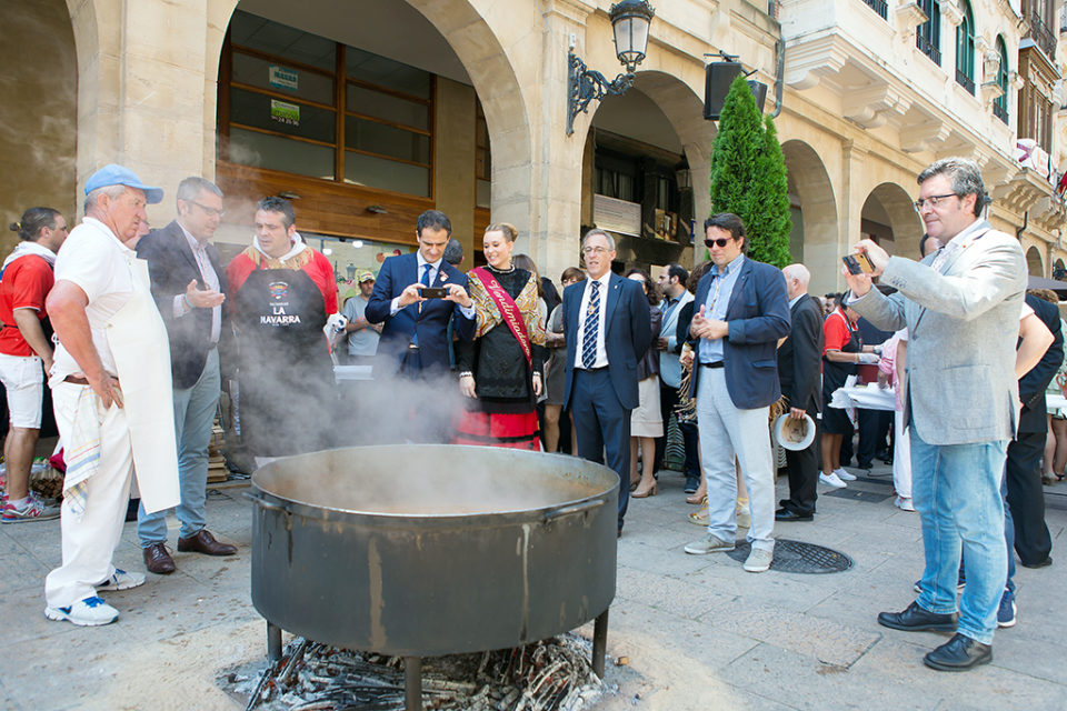 Degustación de toro guisado. /NR