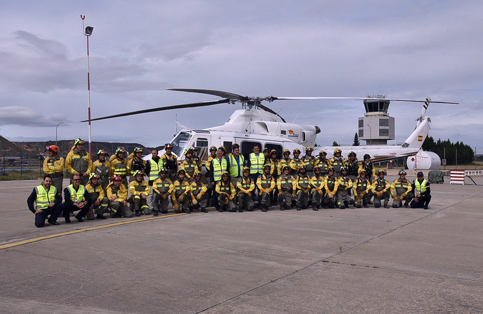 El presidente del Gobierno ha visitado en Agoncillo a los profesionales que integran el dispositivo de lucha contra incendios. / NR