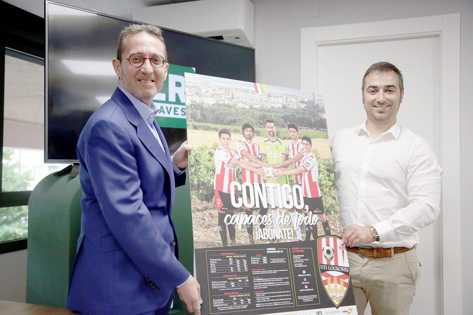 Ernesto Arpón, a la izquierda de la imagen, junto al responsable de LR Naves, en la presentación de la campaña de abonados. / Clara Larrea