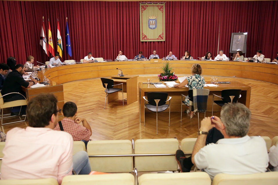 Imagen de la sesión plenaria celebrada el jueves en el Ayuntamiento de Logroño. / Clara Larrea
