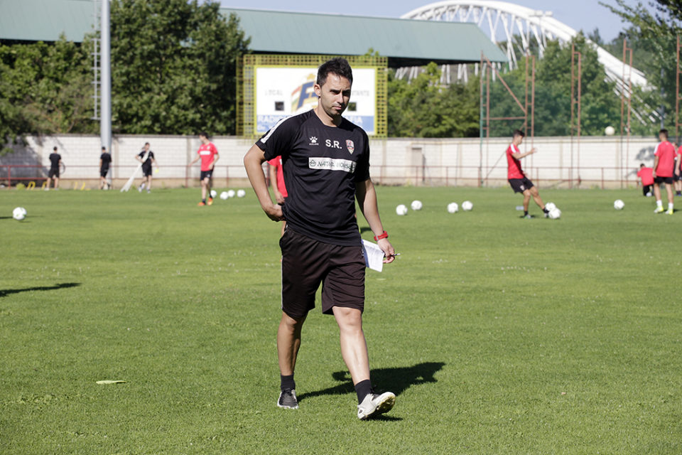 Sergio Rodríguez, tras salvar el pasado año a la UDL, se estrena desde el inicio en el banquillo blanquirrojo. / INGRID