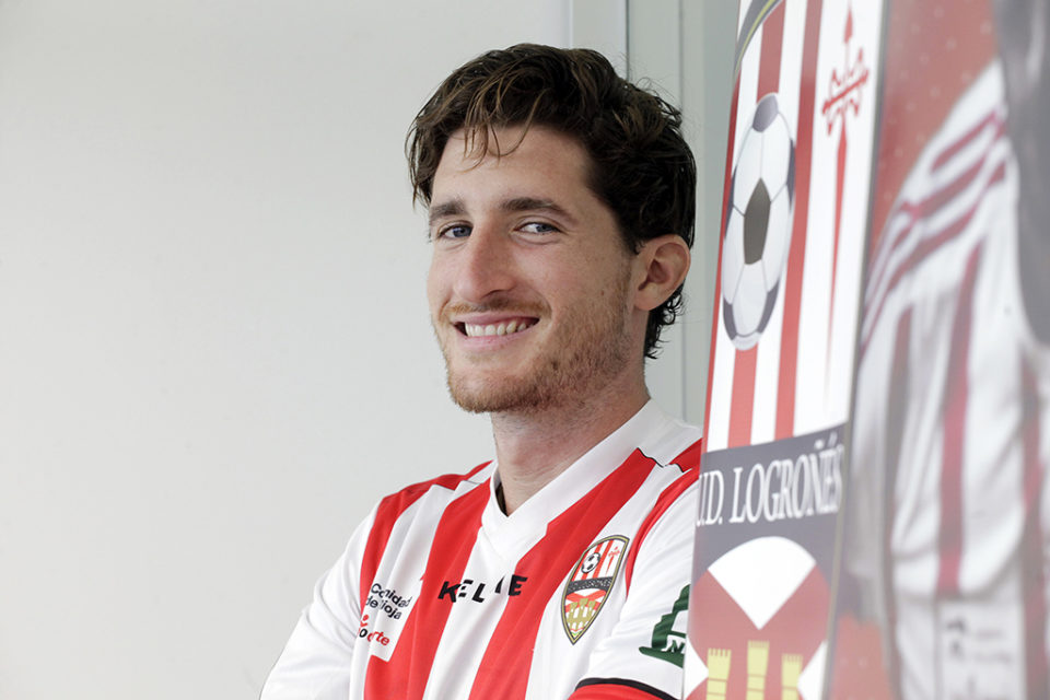 Germán Sáenz, segundo fichaje de la UDL para la presente temporada, fue presentado este mediodía en las instalaciones de Rioja Motor. / INGRID