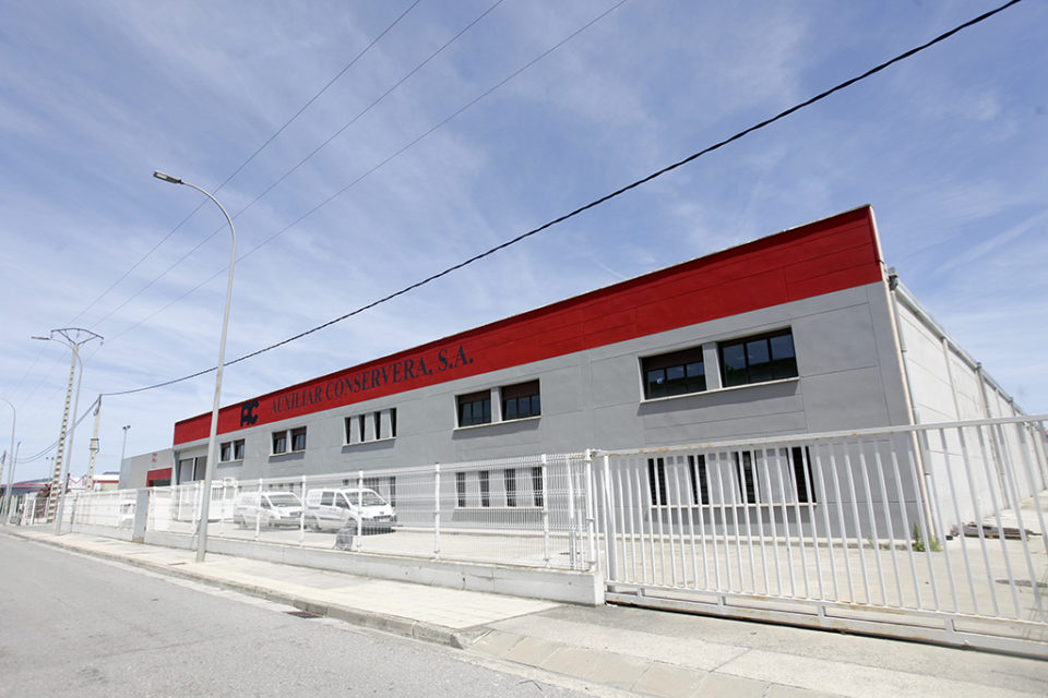 Instalaciones de la compañía fabricante de envases para la alimentación, en la Avenida de Cameros del polígono industrial El Sequero, en Agoncillo. /INGRID