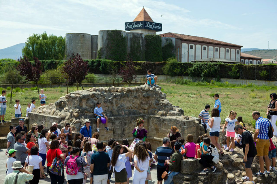 Visita teatralizada en las ruinas del hospital de peregrinos de San Juan de Acre. / NR
